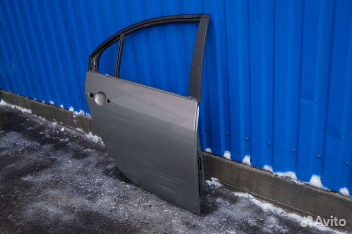Nissan 82100-BA030 Дверь задняя правая