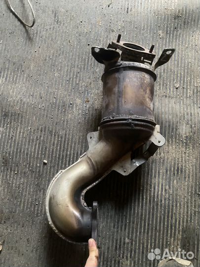 Штатный даунпайп с пламегасителем caxa