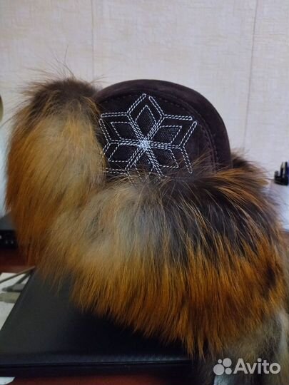 Женские меховые шапки