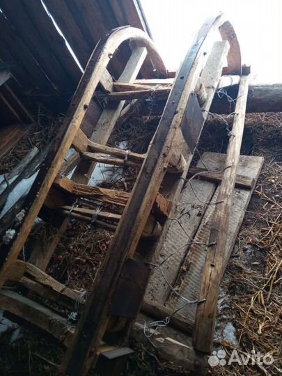 Сани деревянные, сбруя для лошади