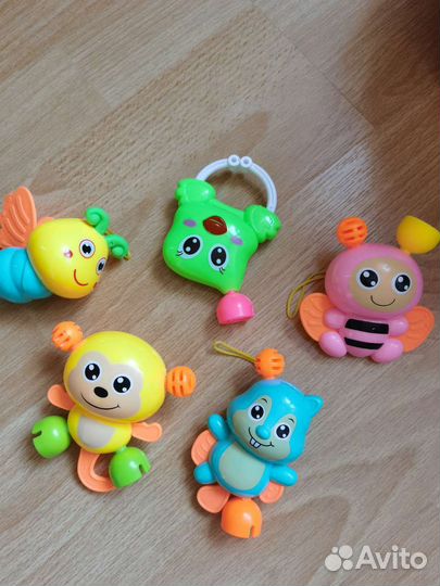 Развивающий коврик, игрушки пружинка и крабик