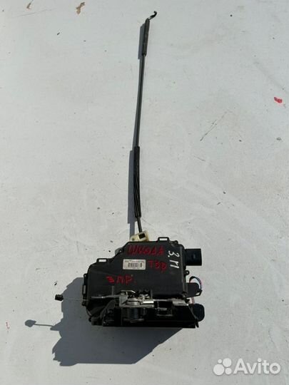 Замок двери задний правый Skoda Octavia A4