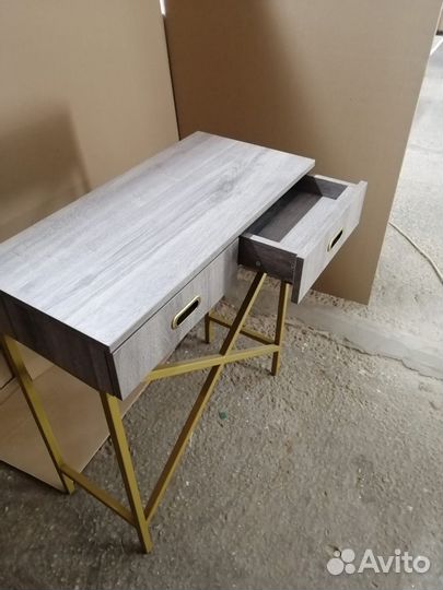 Туалетный столик