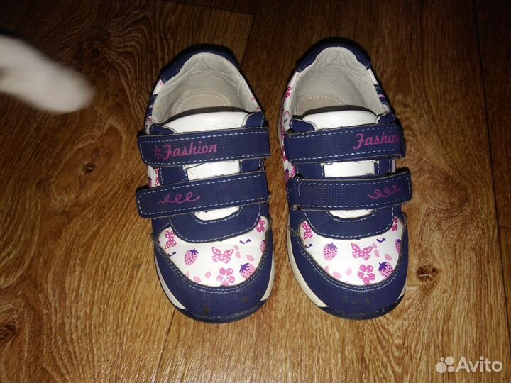 Кроссовки для девочки