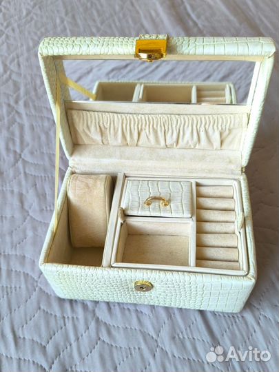 Шкатулка для украшений кожзам