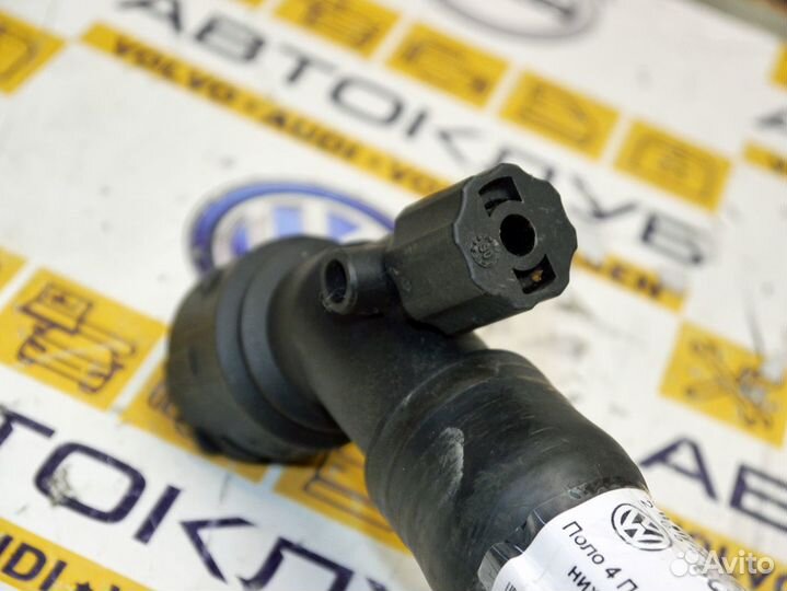 Патрубок радиатора нижний Фольксваген Поло 4