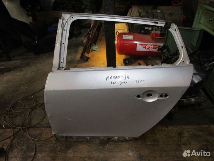 Дверь задняя левая Renault Megane III 2009-2016 (у