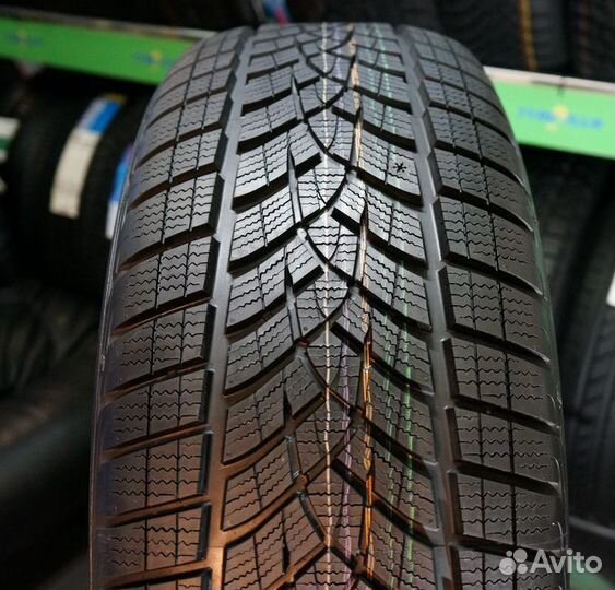 Goodyear UltraGrip Performance+ 235/40 R18