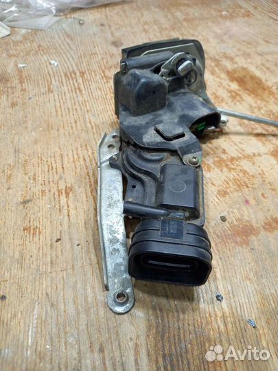 Замок двери Toyota Corolla AE111