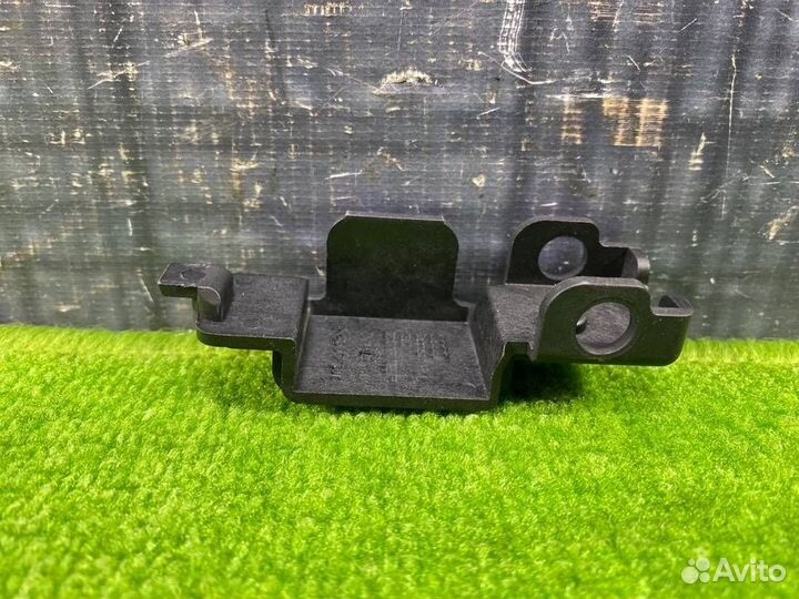 Крепление радиатора Volkswagen Passat B5 AZM 2004