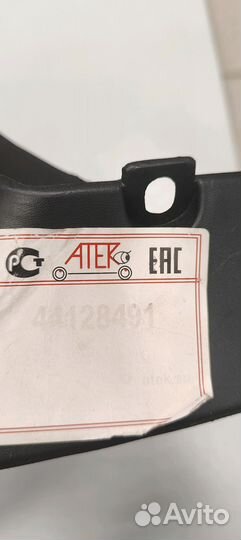 Брызговик задний левый Skoda Octavia