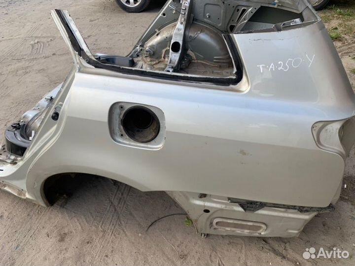 Крыло заднее левое Toyota Avensis T250 универсал