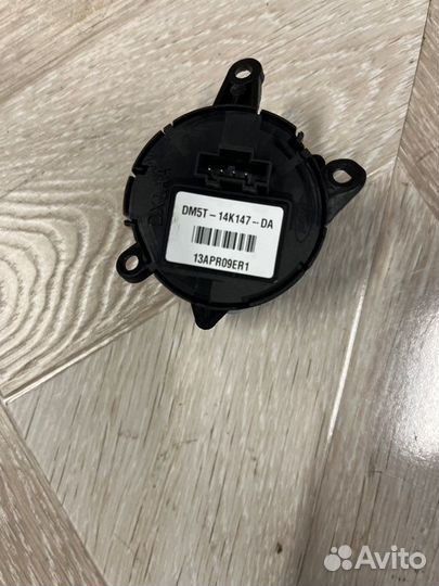 Кнопка управления магнитолой на руль Ford Kuga Cbs