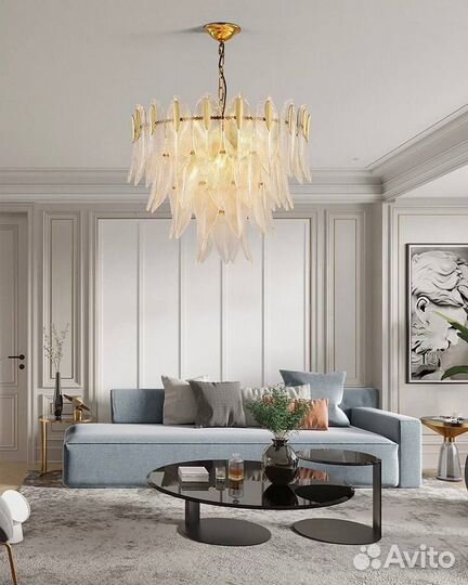 Люстра со стеклянными подвесками в форме листьев