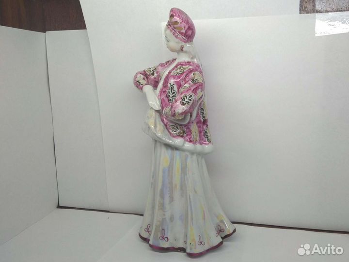 Фарфоровая фигурка лебёдушка 1. Дулёво