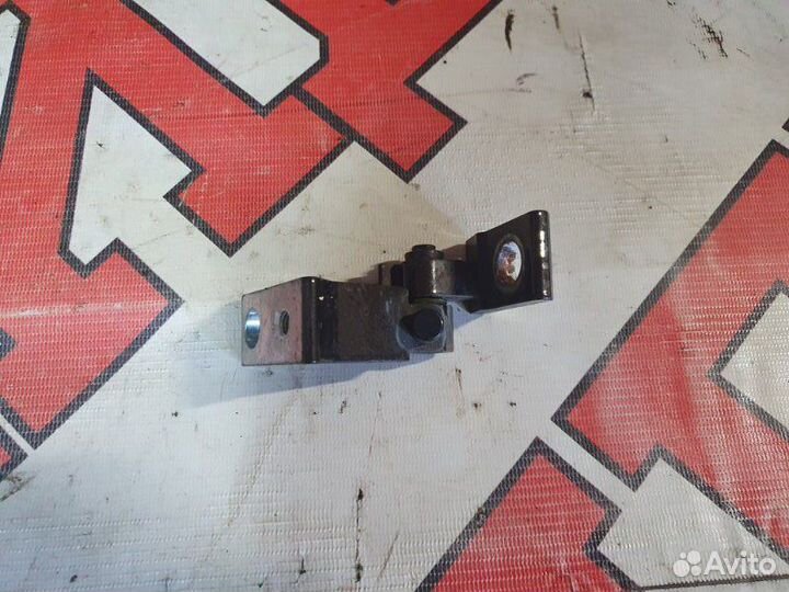 Петля двери правая Audi A4 B8 бензин 1.8 2008-2015