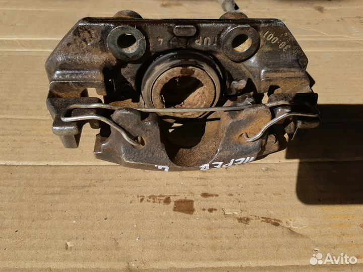 Суппорт тормозной передний Опель Астра Ф