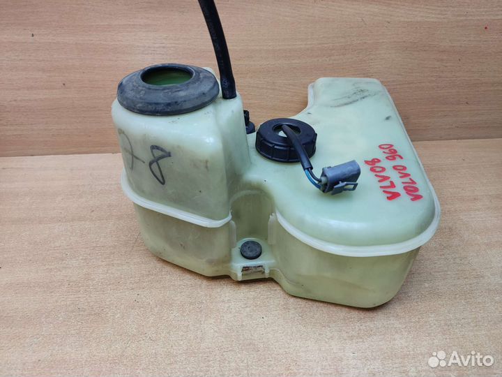 Бачок омывателя, Volvo 960