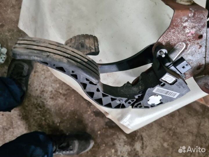 Педаль газа Renault Fluence седан M4R 2011