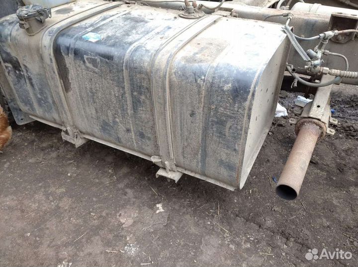 Бак топливный