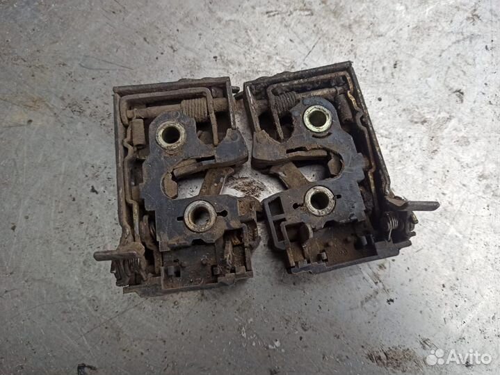 Замок задней двери Volkswagen Passat b3