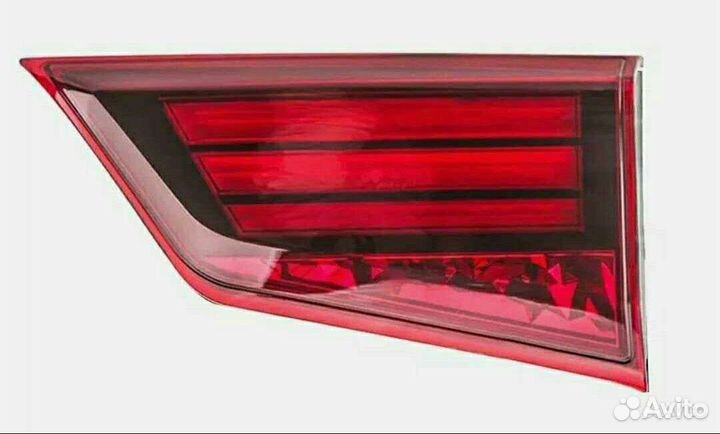 Фонарь задний внутренний Mitsubishi Outlander