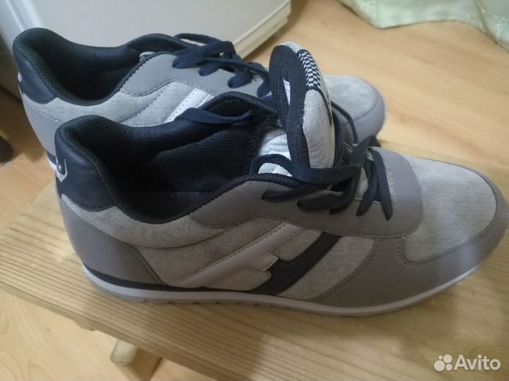 Продам кроссовки