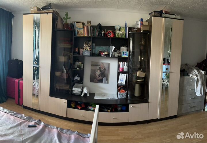 Стенка горка с двумя шкафами в гостинную