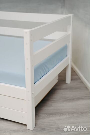 Детская кровать из сосны с бортиком от 2 до 12 лет