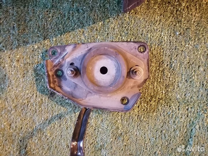 Опора двигателя (подушка двс) левая 1844 68 Peugeo