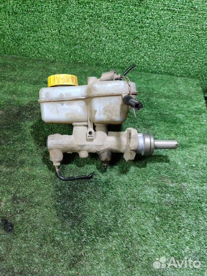 Главный тормозной цилиндр Skoda Fabia 2 2009