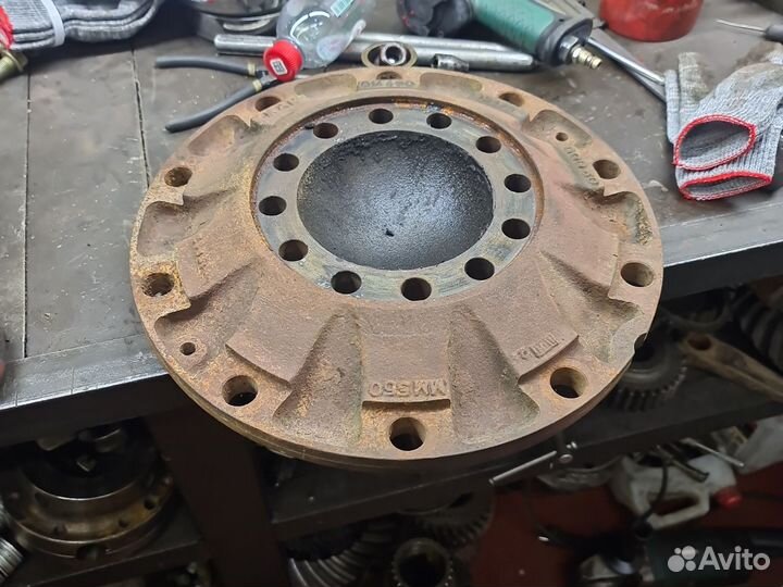 Фланец передней ступицы Ман