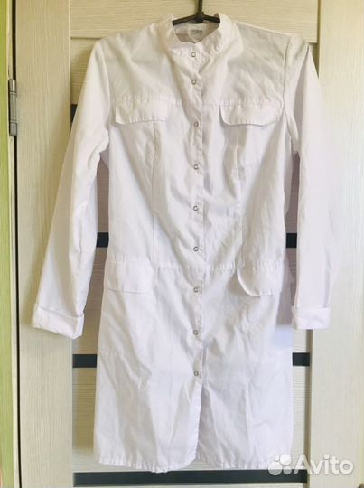 Белый медицинский халат