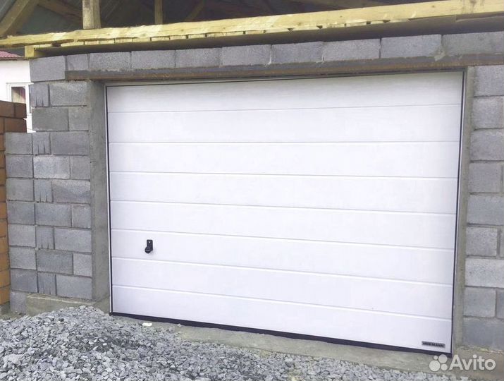 Секционные ворота дамаст под ключ