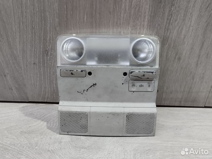 Центральный плафон салона VAG