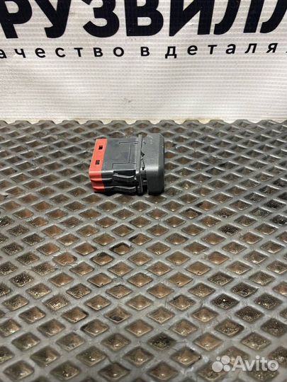 Кнопка (выключатель) DAF 106 1832355