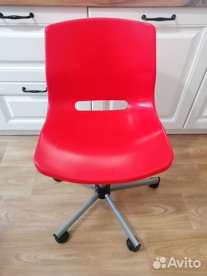 Стул на колесикахикеа. Привезу бесплатно