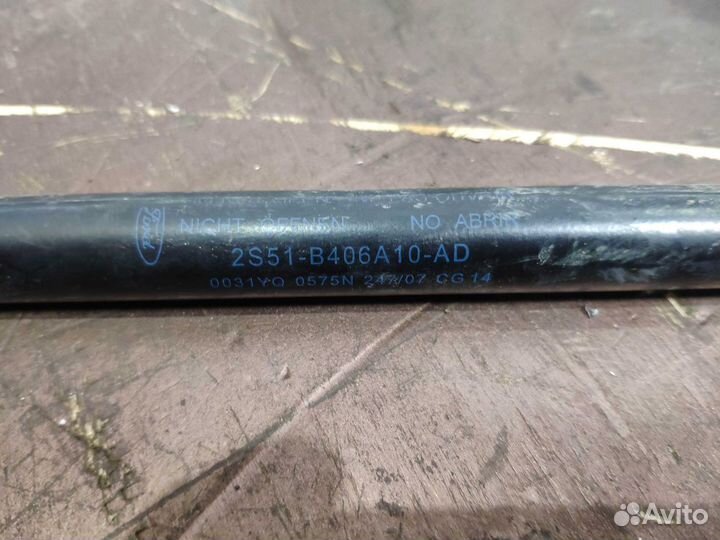 Амортизатор двери багажника Ford Fiesta