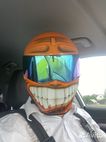 Шлем с улыбкой зубами