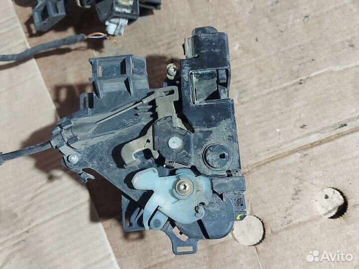 Замок двери Skoda Fabia 1