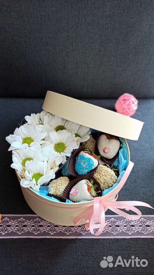 Ромашки и клубника