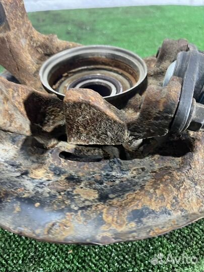 Кулак поворотный передний левый Toyota Vista 3 (V3