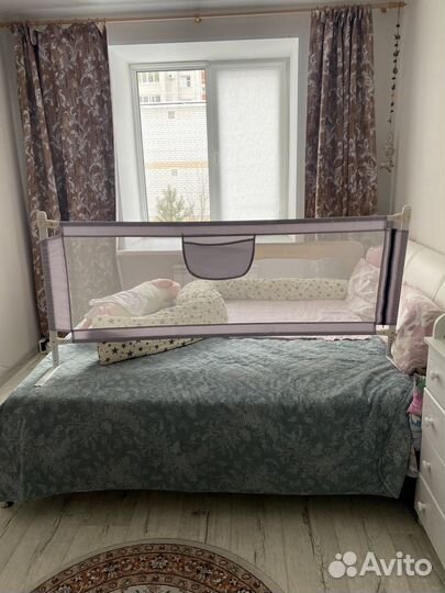 Защитный бортик для взрослой кровати от падения