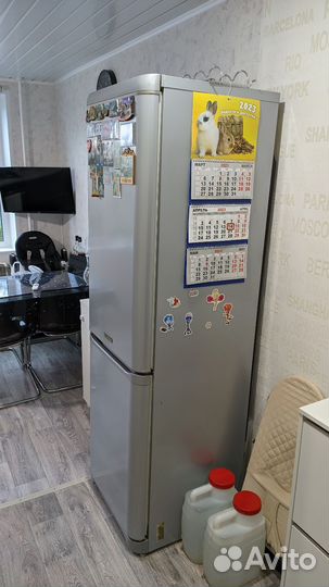 Холодильник Ariston