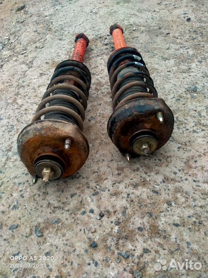 Стойки задние Mitsubishi Lancer GLX 1991г