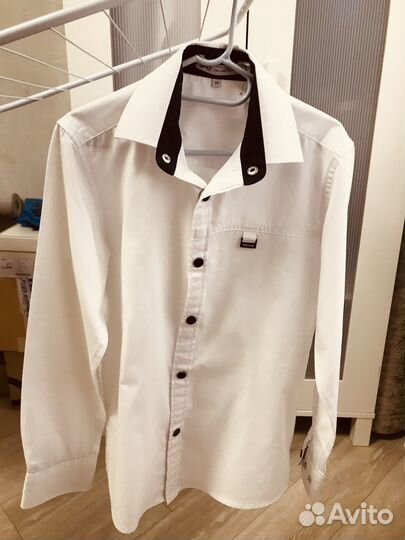 Рубашка белая и брюки черный