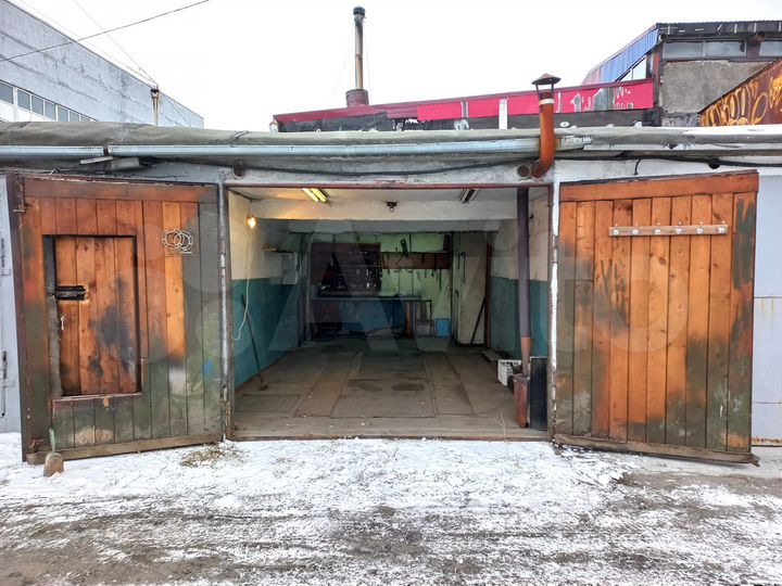 Гараж, > 30 м²