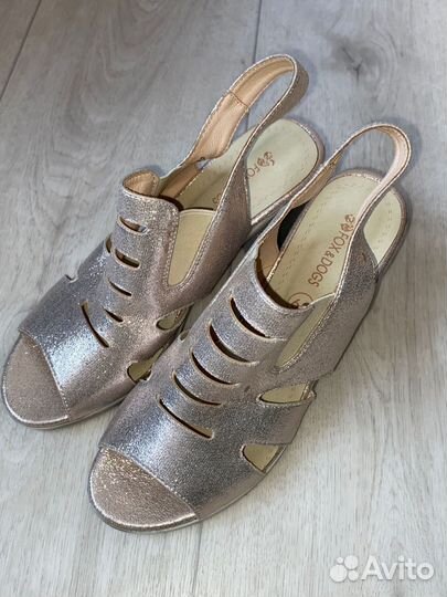 Босоножки женские 39 размер