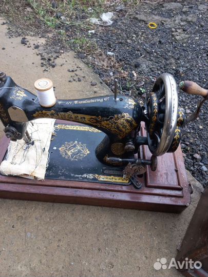 Швейная машина Singer
