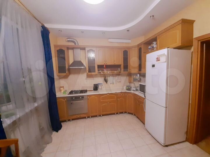 3-к. квартира, 142 м², 1/4 эт.